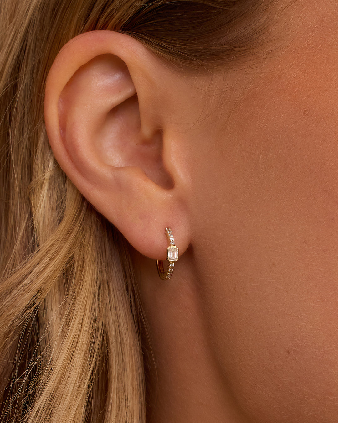 14K Lab Grown Diamond Emerald Single Huggie