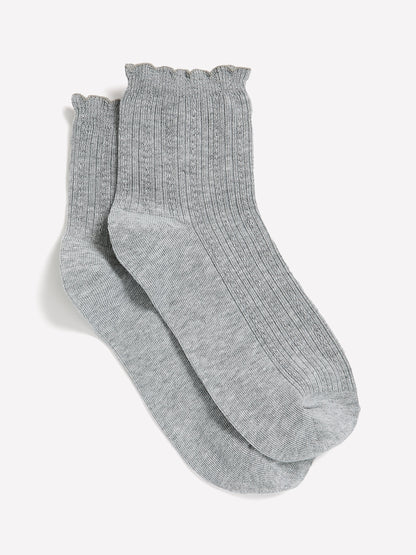 Textured Ankle Socks with Scalloped Edge