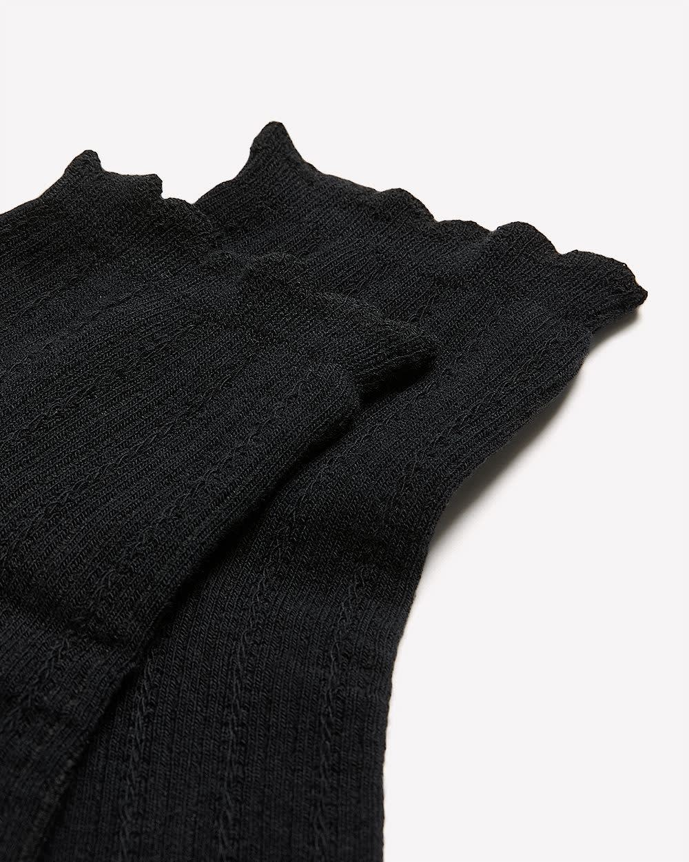 Textured Ankle Socks with Scalloped Edge